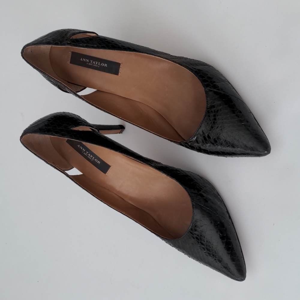 Ann Taylor Perfect Pointy Pump Snakeskin Sharp Toe Cut Out Heels Black size 8